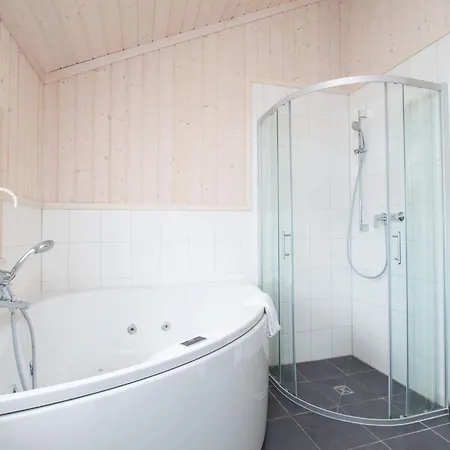 With Private Hot Tub And Sauna * Großenbrode